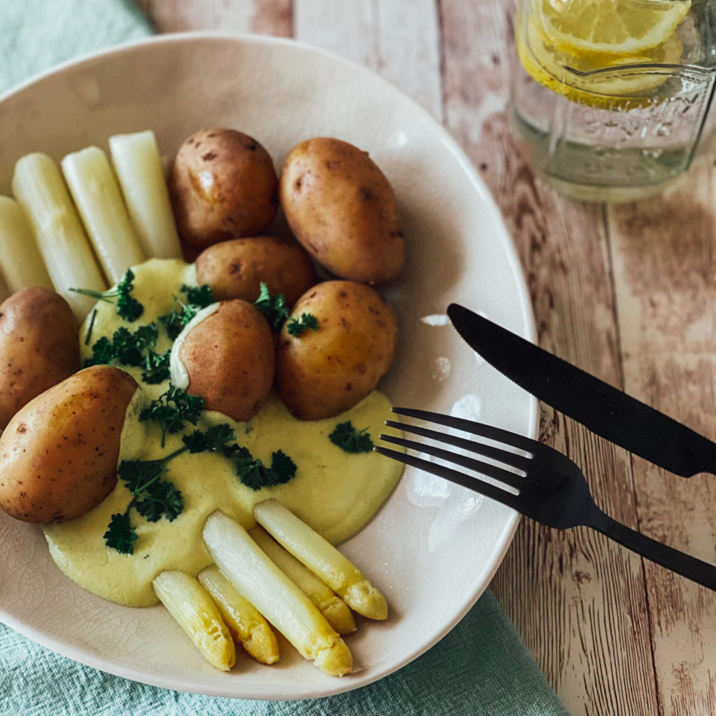 Cremige vegane Sauce Hollandaise plants.food.mind