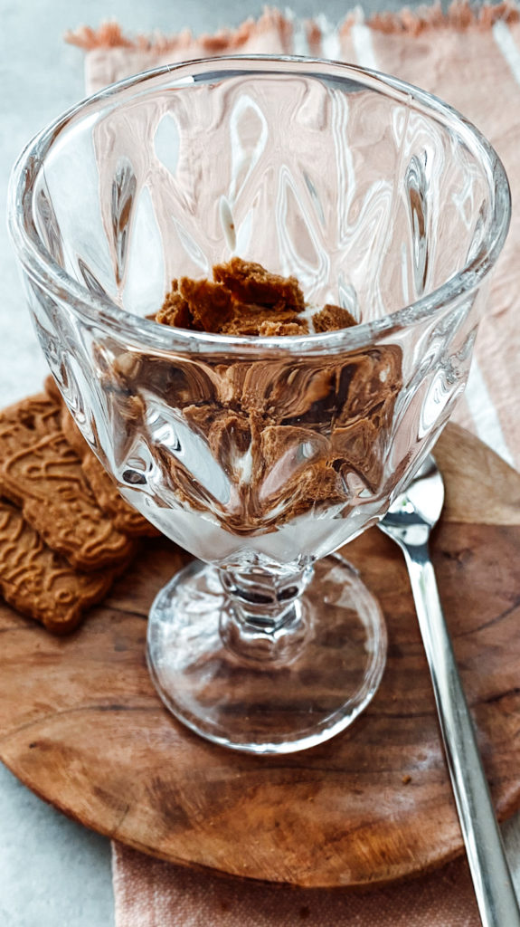 Veganes Spekulatius Dessert im Glas Vegan speculoos dessert in a glass